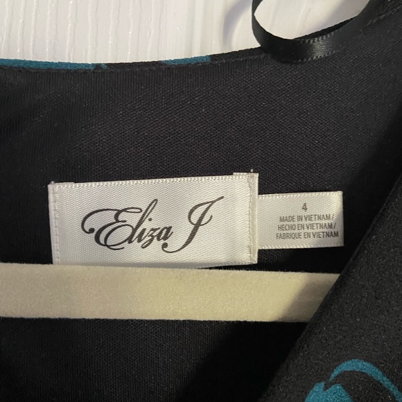 Floral Bell-Sleeve Dress - Picture 4 of 4